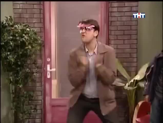 Смотреть видео желіде қыздың жігітті баумен ұрып жатқаны.