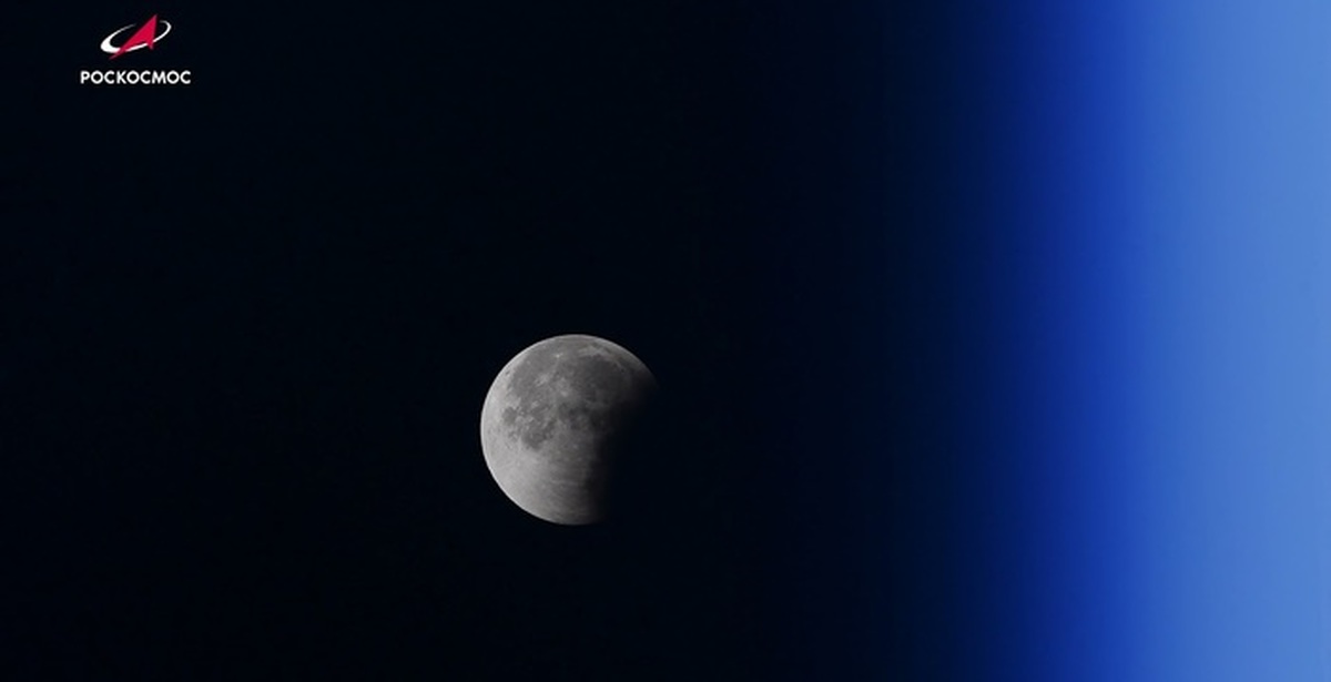 8 апреля 2024 затмение для знаков зодиака. Лунное затмение 19 ноября 2021. Лунное затмение в ноябре 2021. Лунное затмение 2024. Солнечное затмение с МКС.