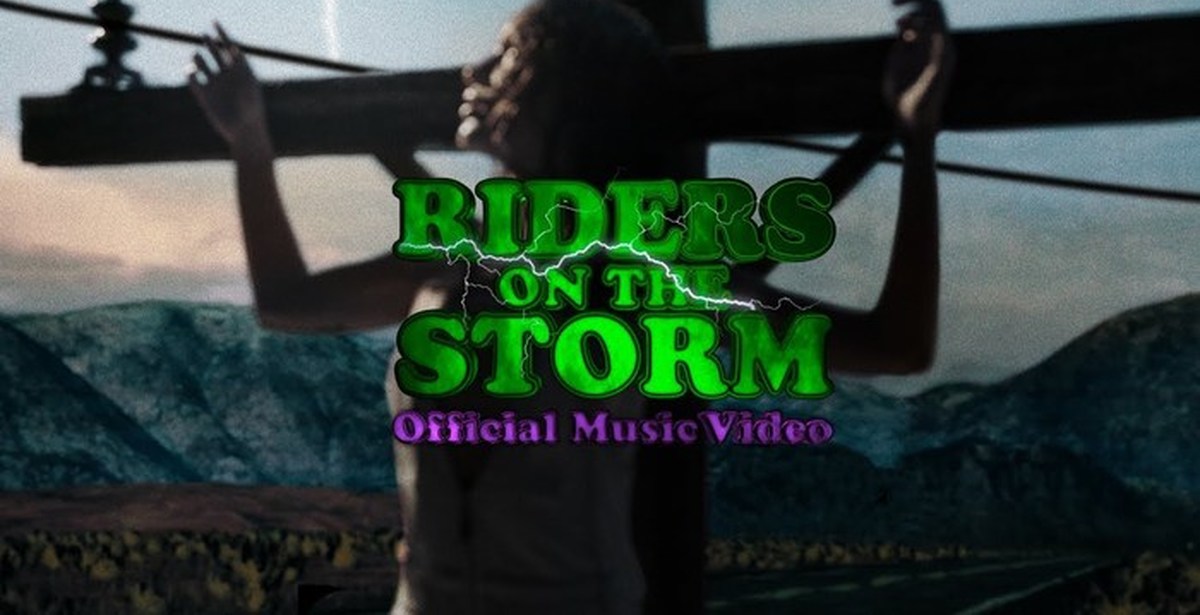 Riders on the storm fredwreck. The Doors Riders on the Storm. The Doors Riders on the Storm клип. Storm Rider. Snoop Dogg feat. The Doors - Riders on the Storm.