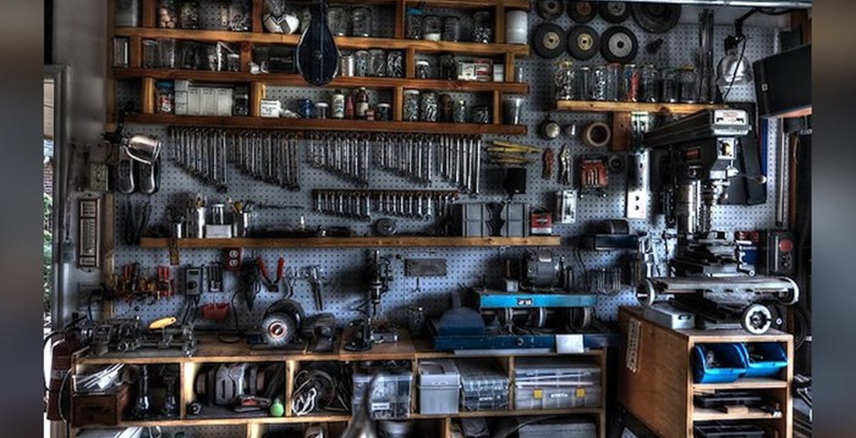Идеальный гараж. Обустройство мастерской в гараже. Оборудование мастерской. Оборудование мастерской в гараже. Комната с инструментами.