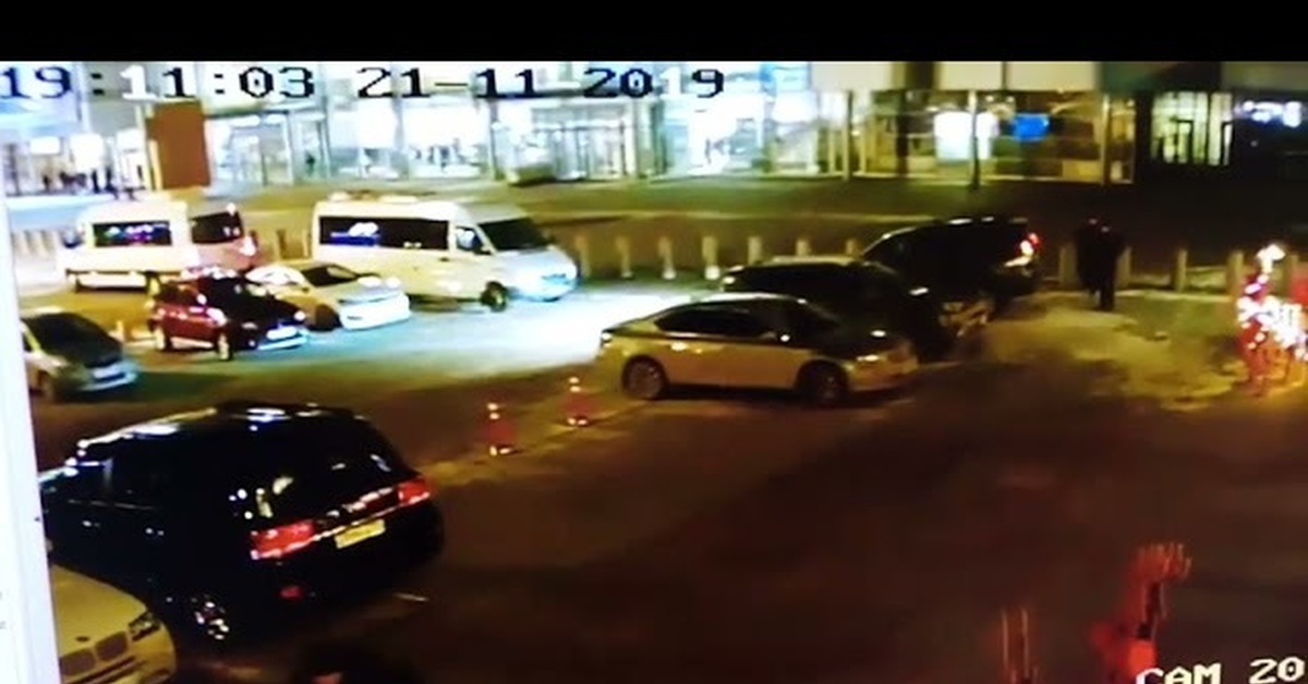 Видео нападения от первого лица. Задержали банду обнальщиков в Екатеринбурге. Ограбление в аэропорту. Стреляли в машину в Кольцово.