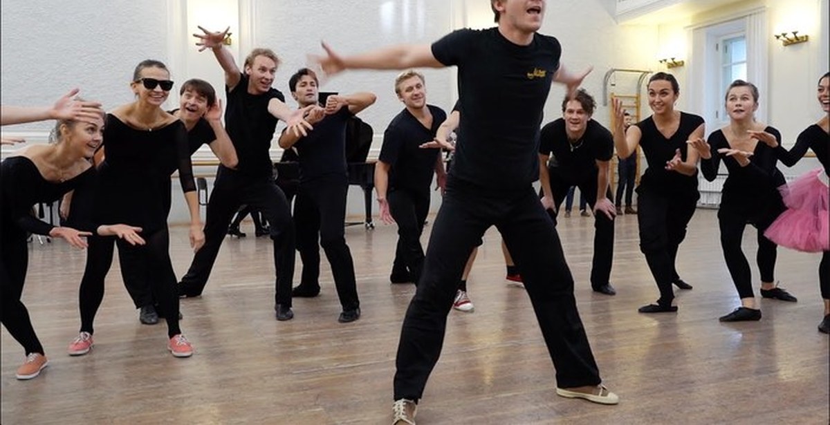 рисунки картинки реалистично репетиция ансамбля модерн. джон ноймайер хореограф. график репетиций ансамбля танца. репетиции ансамбля. ансамбль годенко репетиция.