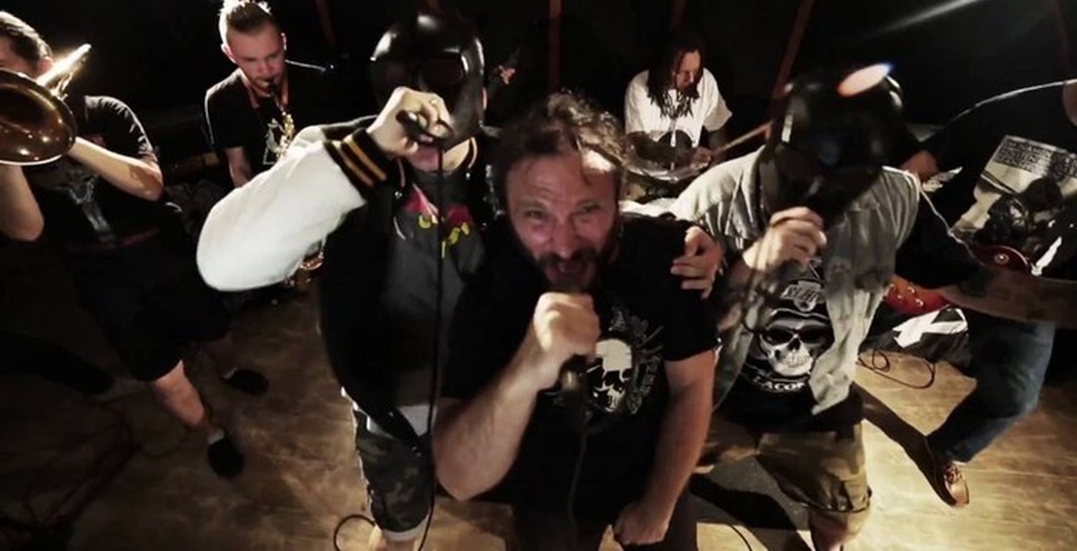 Pink floyd the wall мясорубка. Мясорубка pink floyd. Пинк флойд the wall фильм дети. Клип мясорубка дети. Another brick in the wall клип.