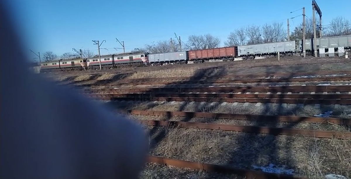 30 километровый поезд под донецком. Станция Харцызск. Харцызск железная дорога. ЖД станция Харцызск. Харцызск 2022