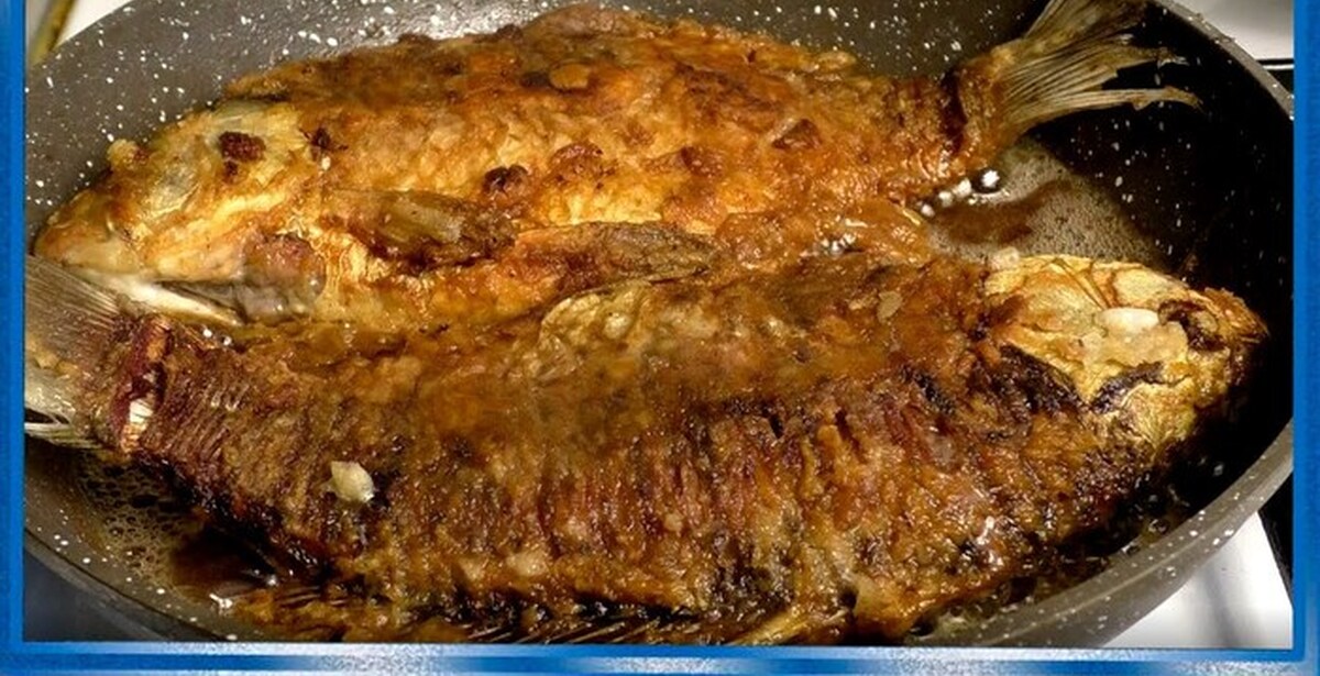 Как приготовить карасей вкусно и быстро. Карась на сковороде. Приготовление карася без костей. Рыба жареная. Карась в фольге.