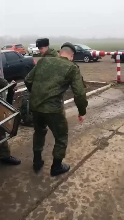 Табуреткой по попе в армии