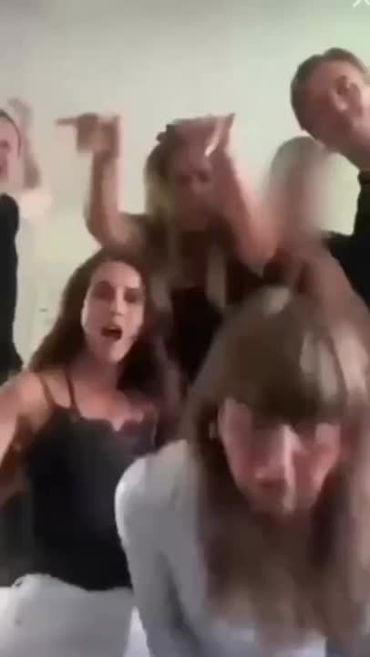 В интернет выложили видео с премьером Финляндии Санной Марин на вечеринке