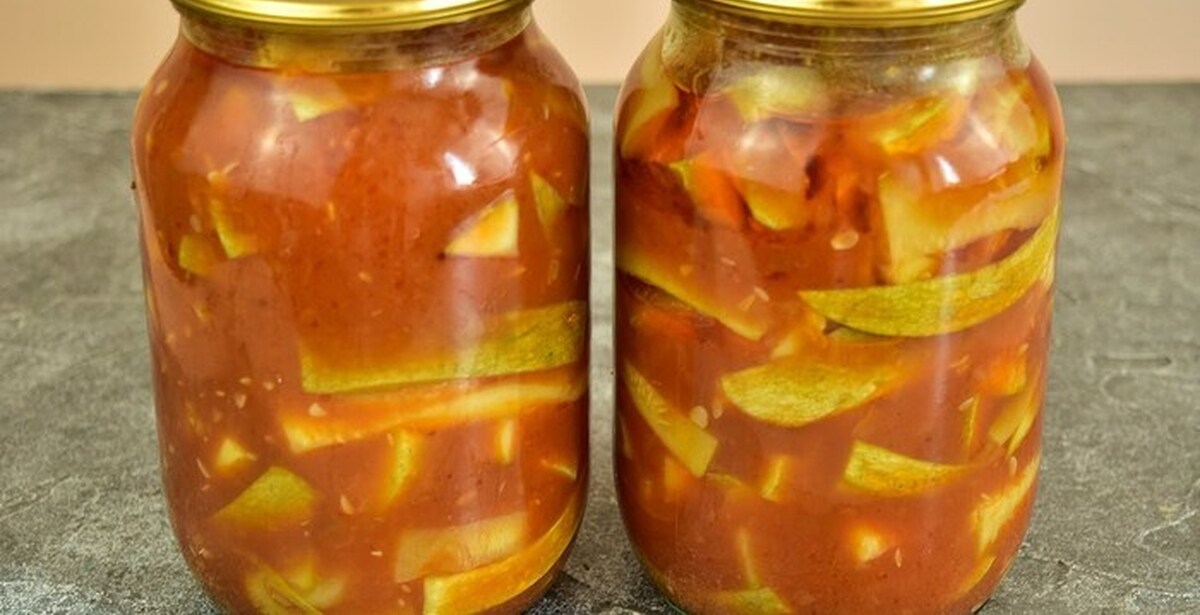 Закрутки кабачки. Закрутки на зиму из кабачков рецепты простые. Салат из кабачков на зиму. Зимний салат из кабачков. Закрутки из кабачков.