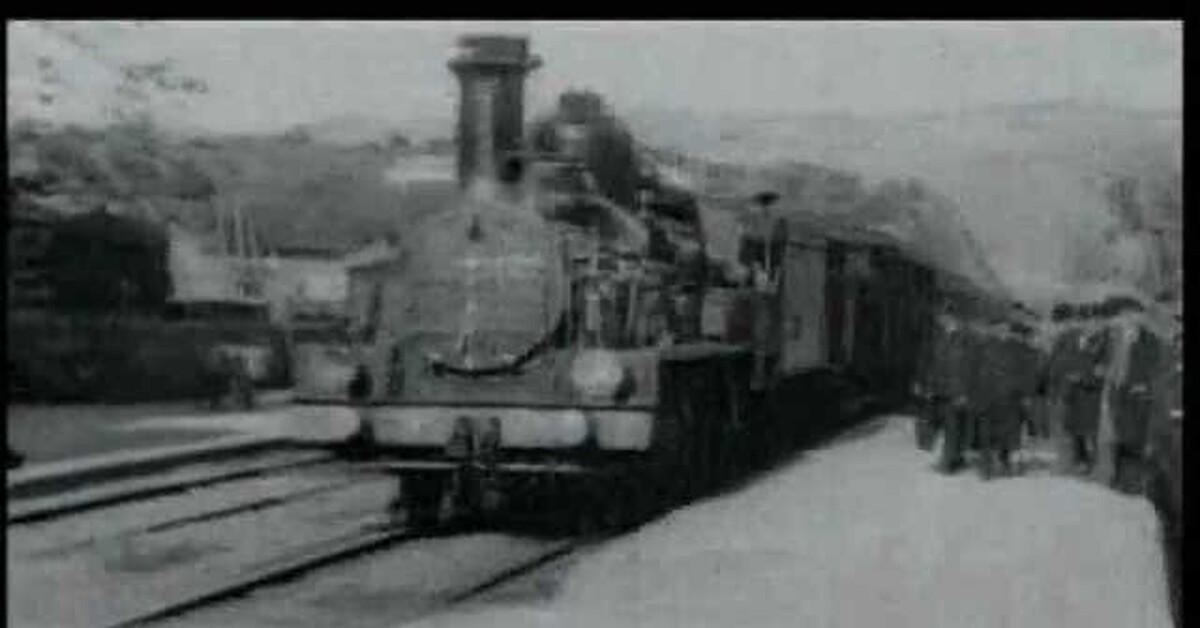 1 видео 19. Прибытие поезда братьев Люмьер. Прибытие поезда на вокзал ла-Сьота (1896).