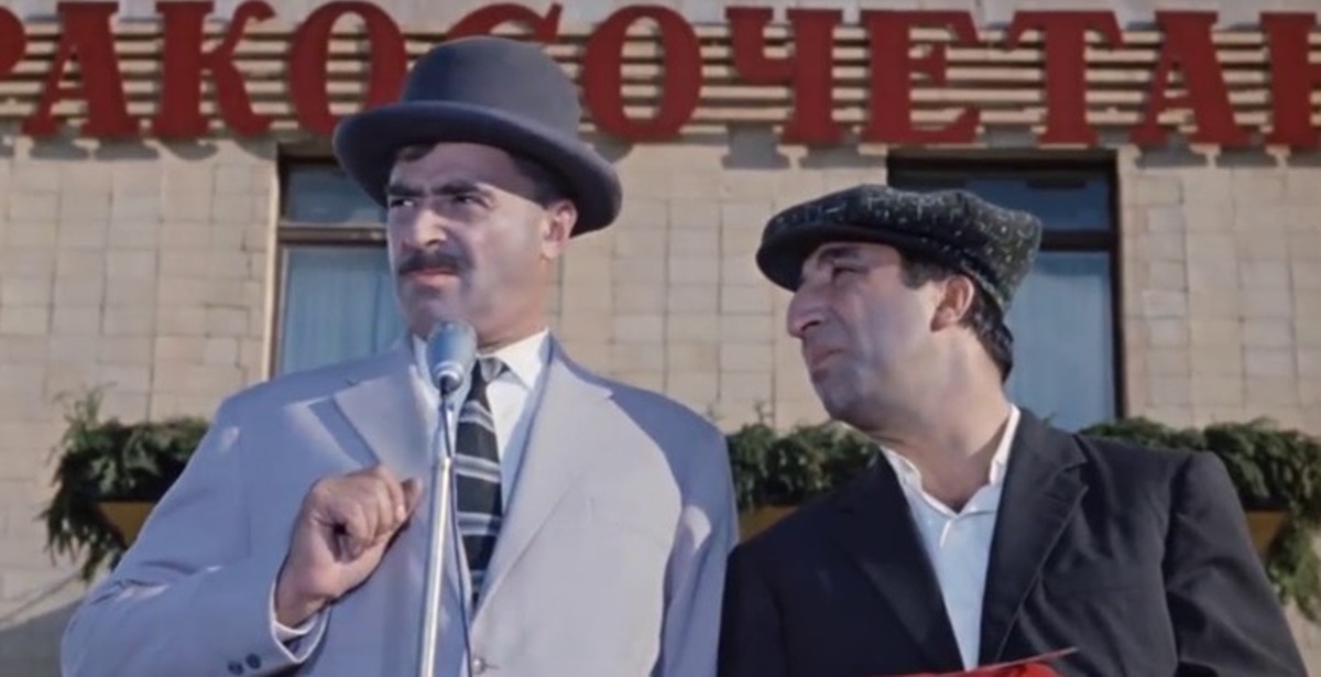 дворец бракосочетания кавказская пленница. кадр из кавказской пленницы открытие загса. жених из кавказской пленницы. кавказская пленница открытие дворца бракосочетания. кавказская пленница дворец бракосочетания.