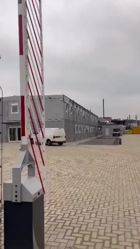 Чисто немецкий уличный фонарь...)⁠⁠