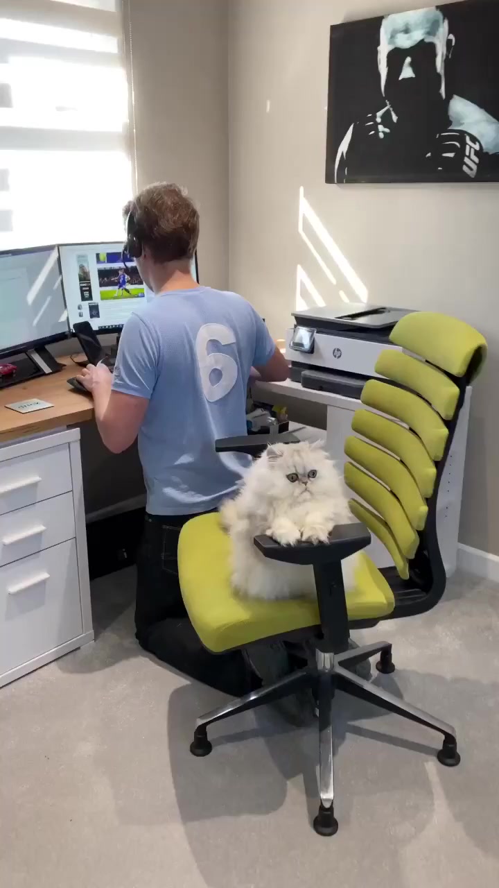 Удобное у тебя кресло!