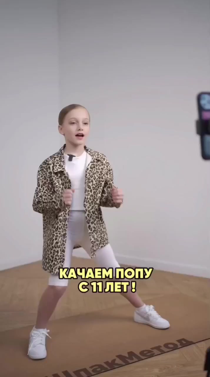 цопе попки $Моя голая дочка 